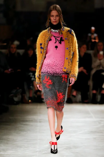 Look 10